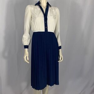 Vintage 70’s Elegant Two Tone Navy Pleated Long Sleeve Dress Size SP